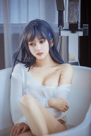 微博红人@过期米线线喵-浴缸 美腿 [23P/282MB]|