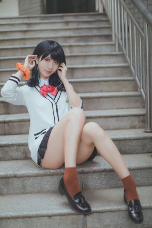 微博红人动漫Coser@-黑川-灰色短褶裙 宝多六花 [36P/307MB]|