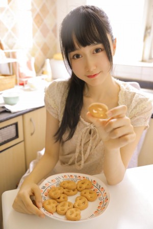 网红Coser@木绵绵OwO – 绵相随 快乐小厨娘 [8P/24MB]|