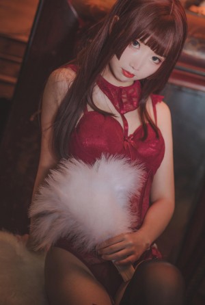 网红Coser@面饼仙儿 – 脑内少女 红色束衣 [22P/211MB]|