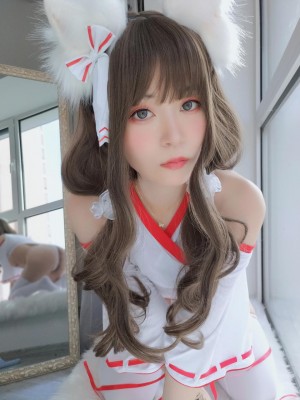 人气动漫Coser@白银81_ 神社饲养的小狐狸 [50P/3V/167MB]|