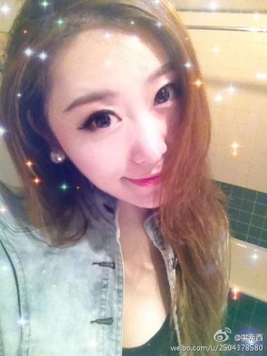 性感豪乳车模 裴希西黑丝长腿姐姐 [NP/645M]|