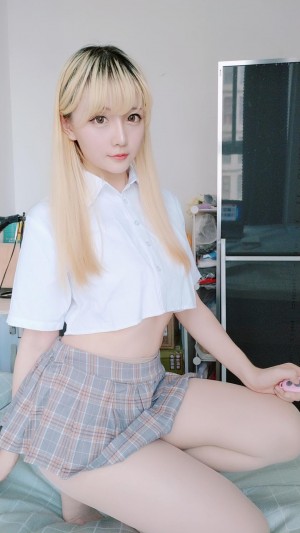 [星之迟迟] VOL.24 短裙制服[62P/105M]|秀人馆