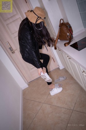 [LSS山茶摄影]NO.086 进门就把袜子脱了洗了[89P/374M]|秀人馆